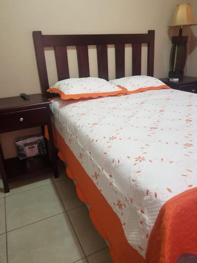 Elizabeth Enchantments La Ceiba Exterior foto