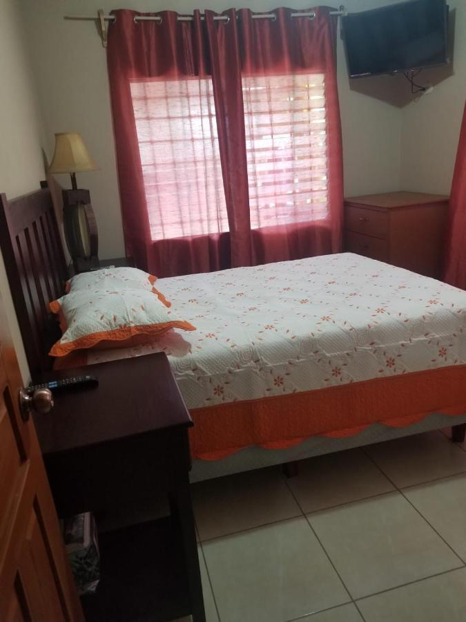 Elizabeth Enchantments La Ceiba Exterior foto