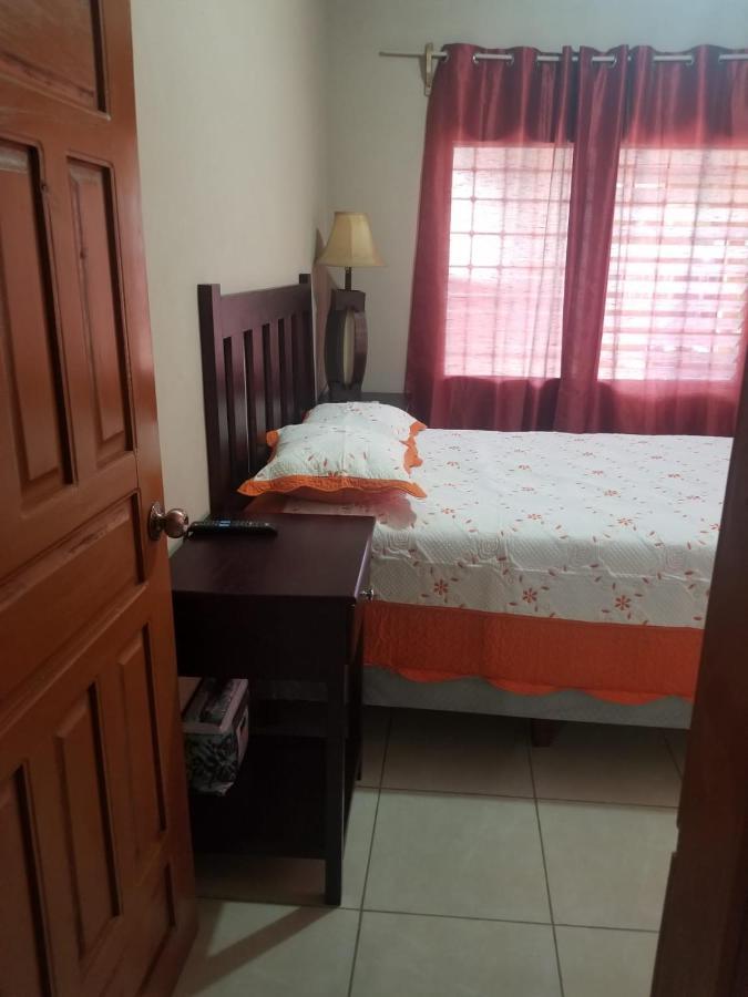Elizabeth Enchantments La Ceiba Exterior foto